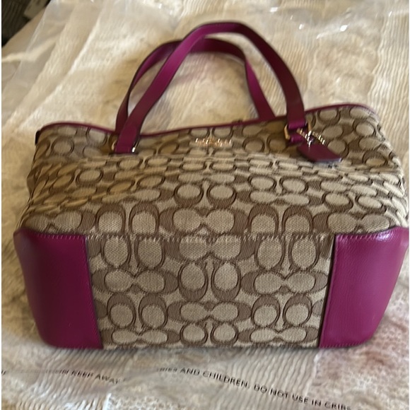 Coach handbag and matching wallet. - Picture 3 of 7